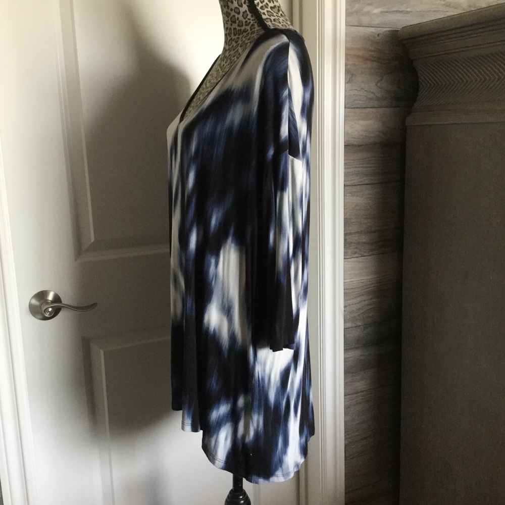 Blurred Blues Top - Picture 3 of 4